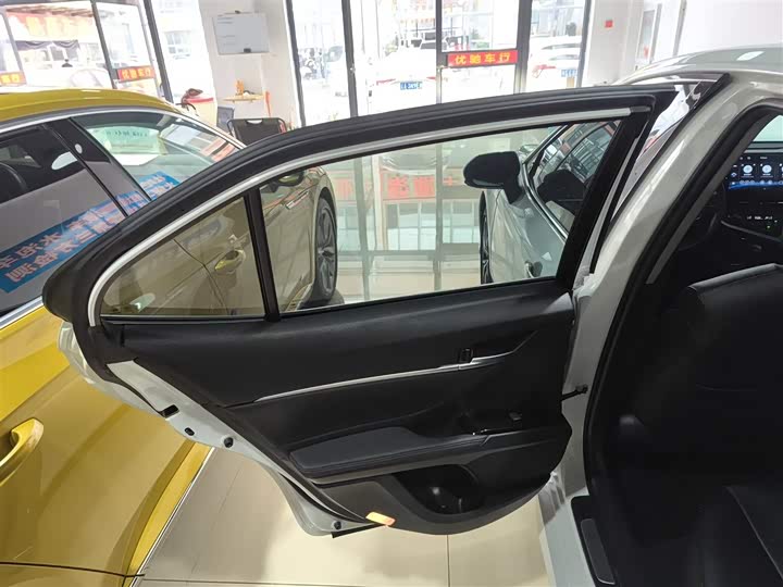 Фото 29 - Toyota Camry