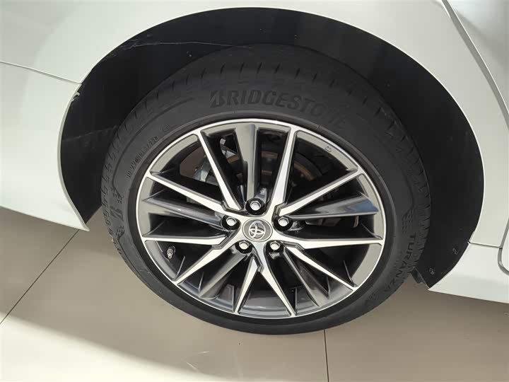 Фото 30 - Toyota Camry