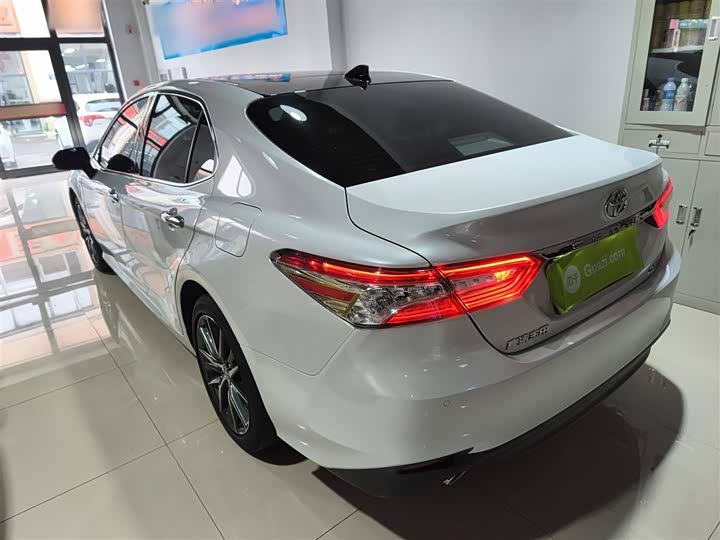Фото 5 - Toyota Camry