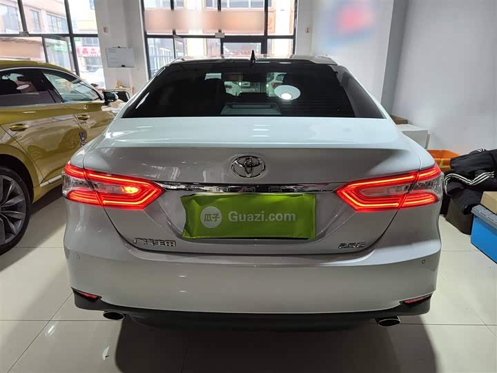 Фото 6 - Toyota Camry