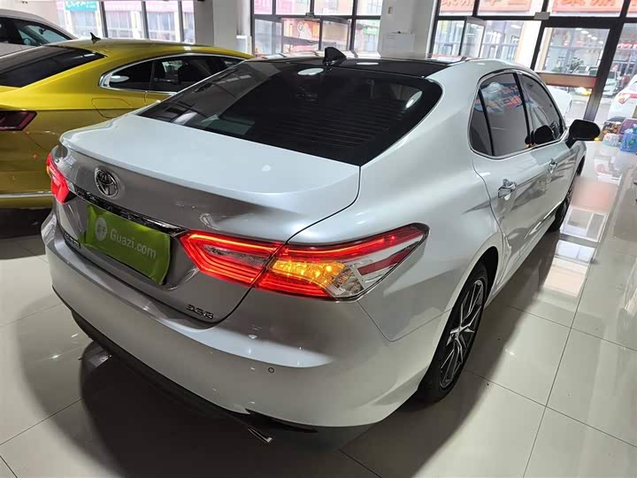 Фото 7 - Toyota Camry