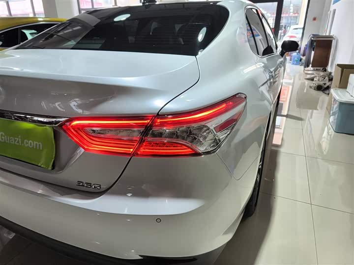 Фото 8 - Toyota Camry