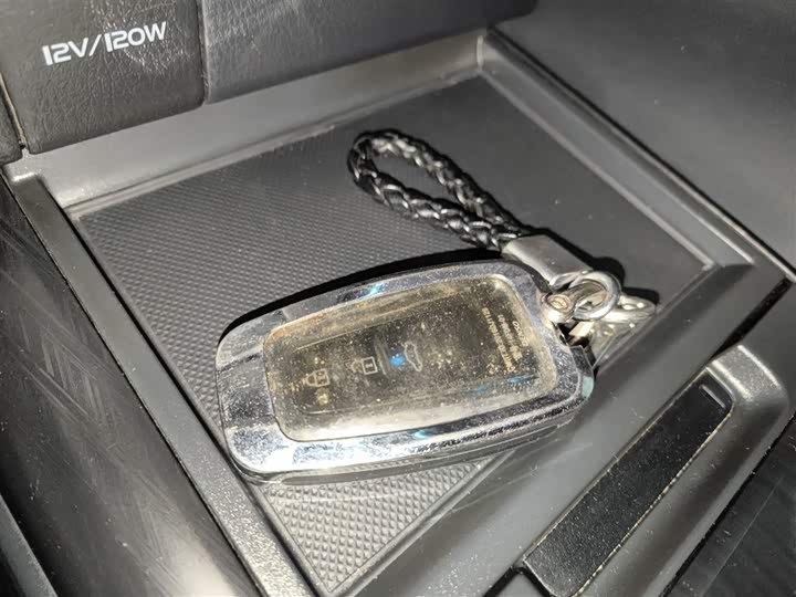 Фото 9 - Toyota Camry