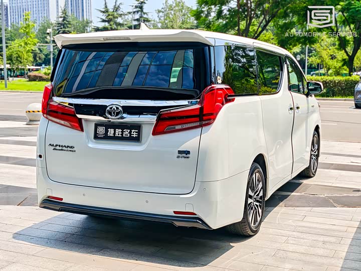 Фото 3 - Toyota Alphard