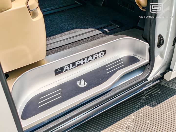 Фото 7 - Toyota Alphard