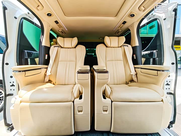 Фото 9 - Toyota Alphard