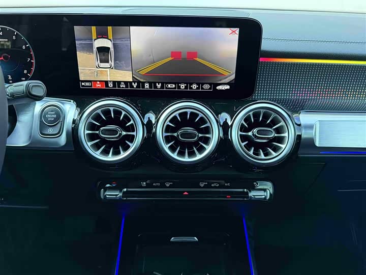 Фото 8 - Mercedes-Benz GLB-Class