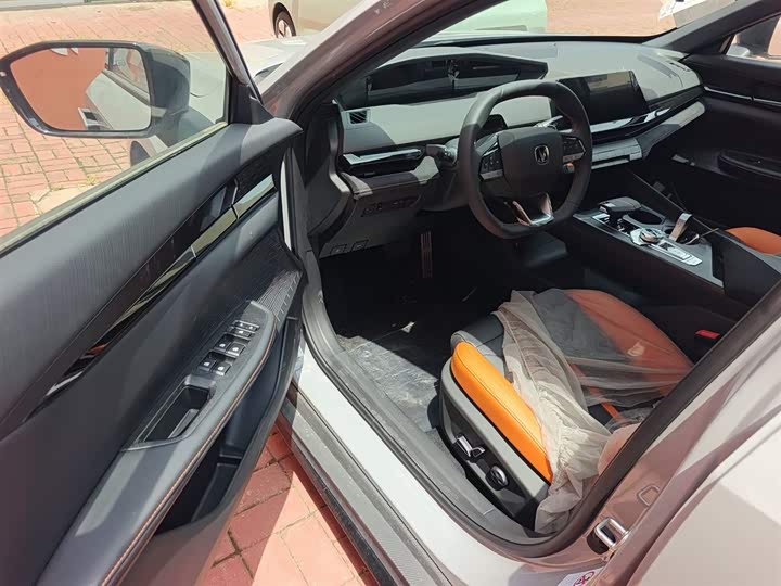 Фото 16 - Changan UNI-V