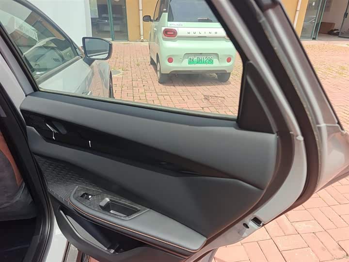 Фото 27 - Changan UNI-V