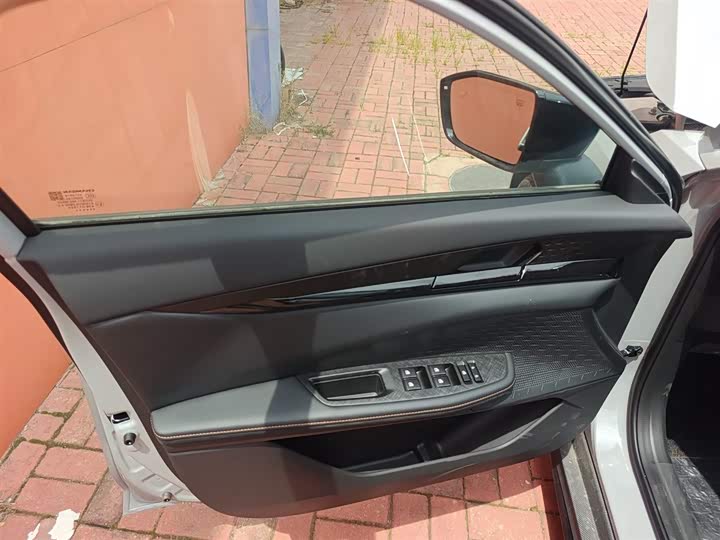 Фото 28 - Changan UNI-V