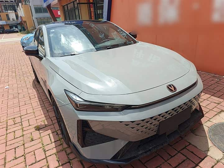 Фото 4 - Changan UNI-V