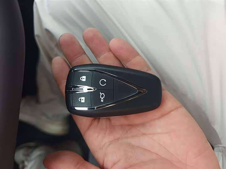 Фото 9 - Changan UNI-V