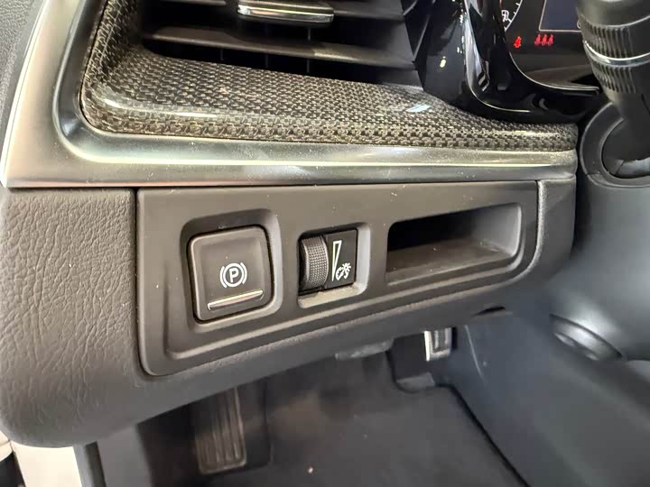 Фото 11 - Cadillac XT5