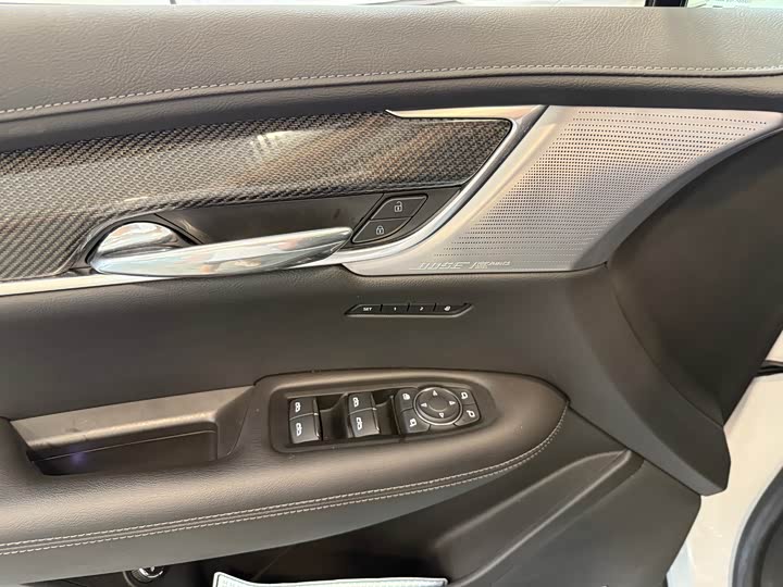 Фото 13 - Cadillac XT5