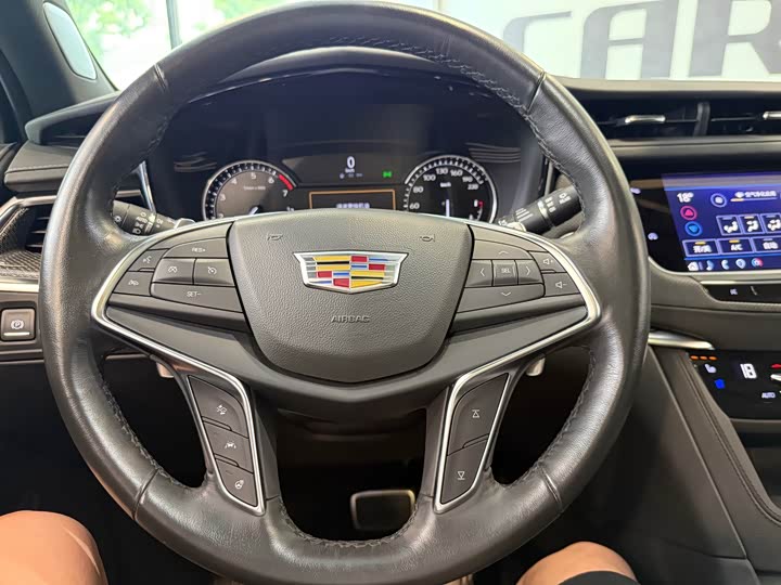 Фото 14 - Cadillac XT5