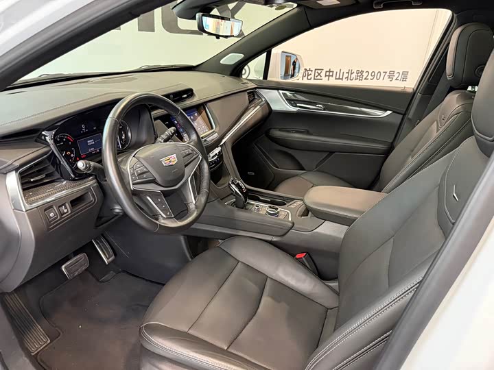 Фото 15 - Cadillac XT5