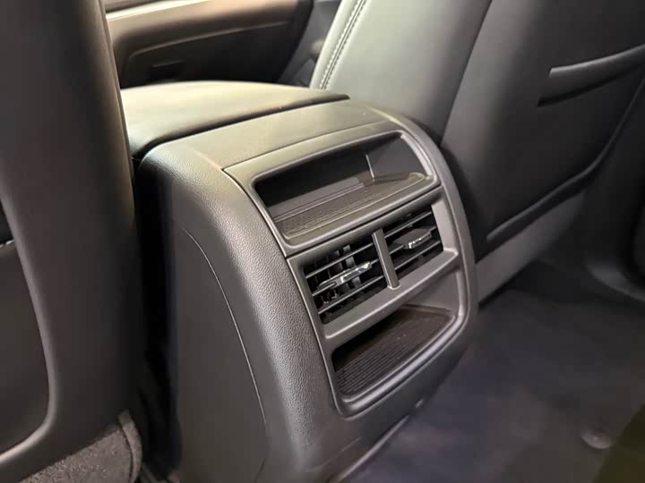 Фото 16 - Cadillac XT5