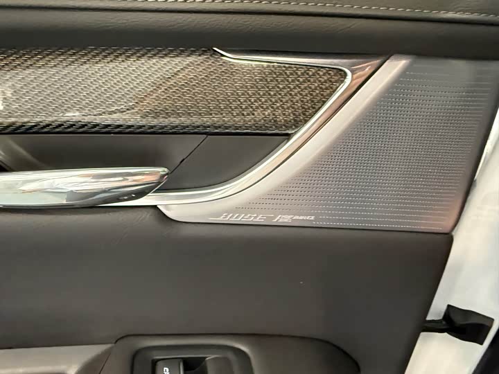 Фото 17 - Cadillac XT5