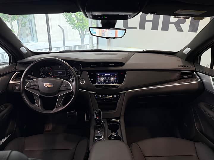 Фото 18 - Cadillac XT5