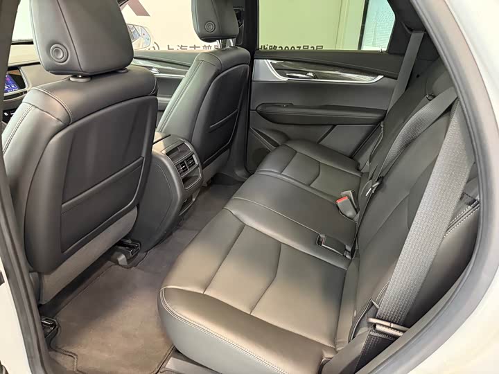 Фото 19 - Cadillac XT5