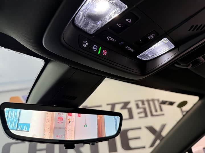 Фото 8 - Cadillac XT5