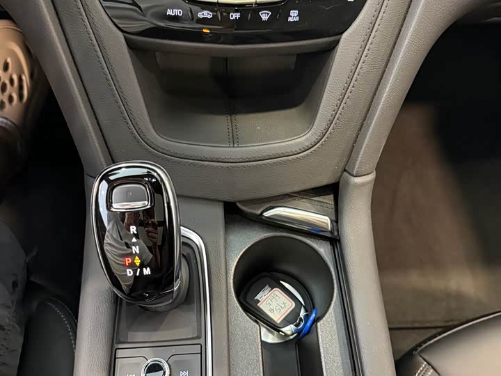 Фото 9 - Cadillac XT5