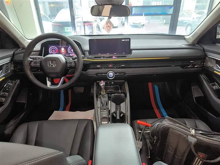 Фото 10 - Honda Accord