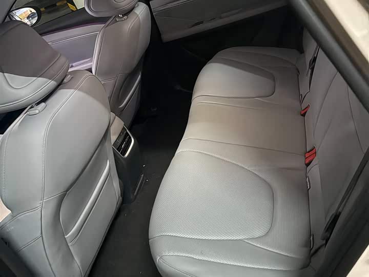 Фото 6 - XPeng Mona M03