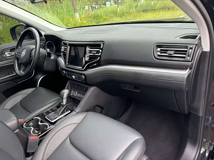 Фото 16 - Jeep Grand Commander