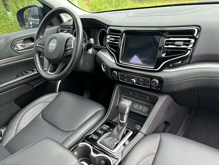 Фото 17 - Jeep Grand Commander