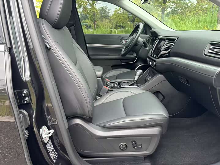 Фото 18 - Jeep Grand Commander