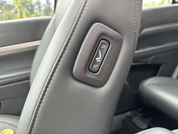 Фото 19 - Jeep Grand Commander