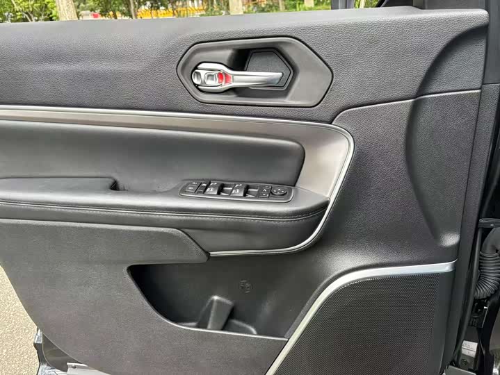 Фото 25 - Jeep Grand Commander