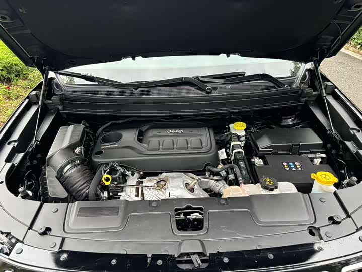 Фото 29 - Jeep Grand Commander