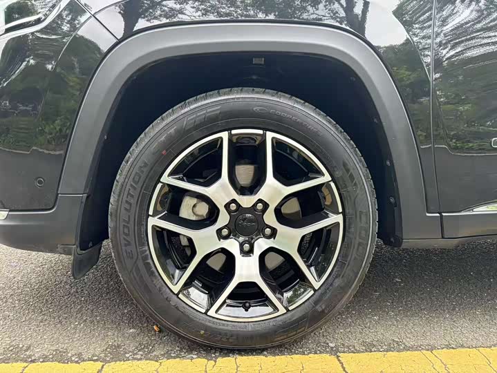 Фото 32 - Jeep Grand Commander