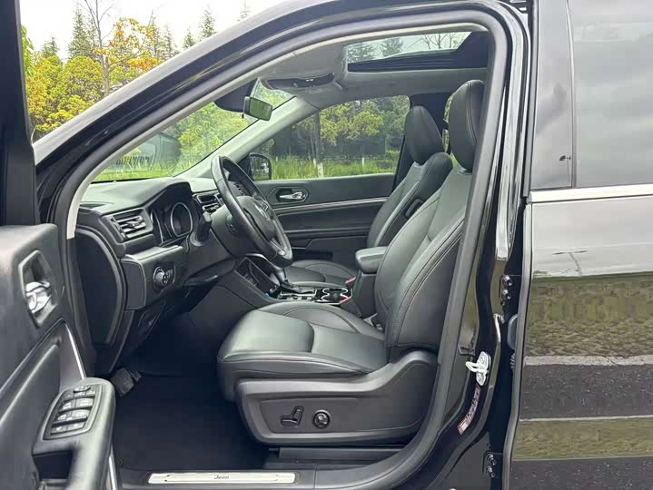 Фото 6 - Jeep Grand Commander