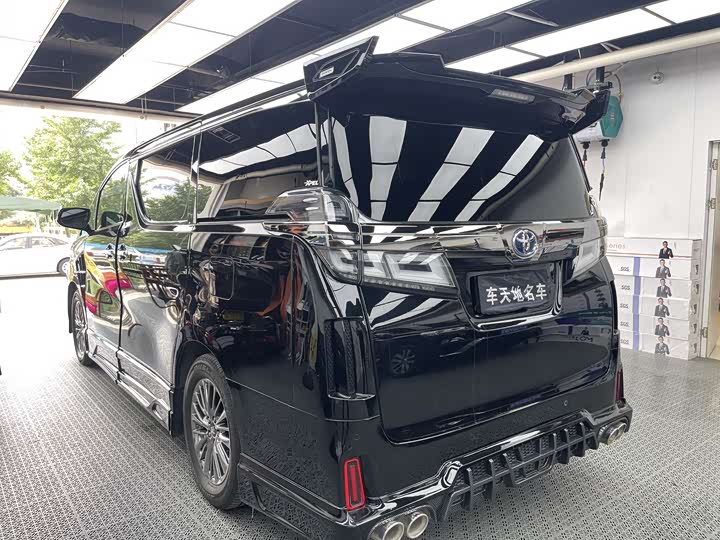 Фото 10 - Toyota Vellfire