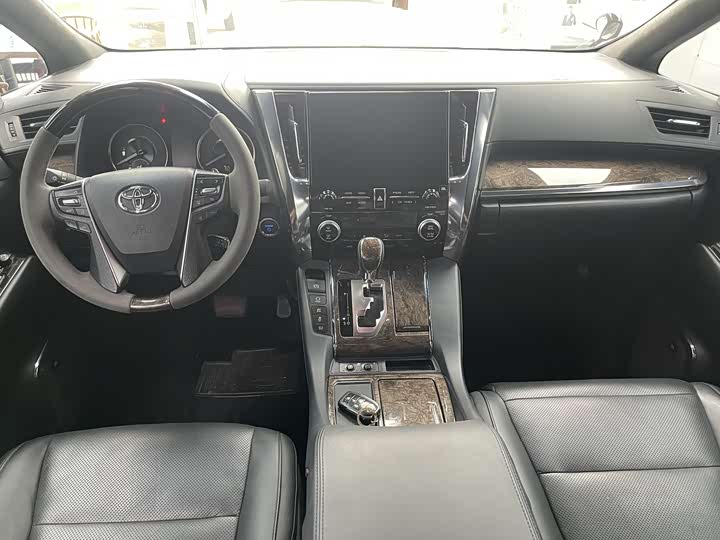 Фото 3 - Toyota Vellfire