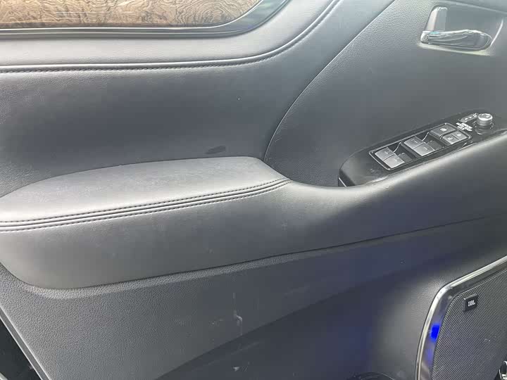 Фото 8 - Toyota Vellfire