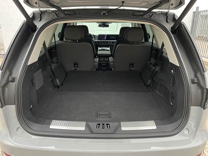 Фото 10 - Lincoln Aviator