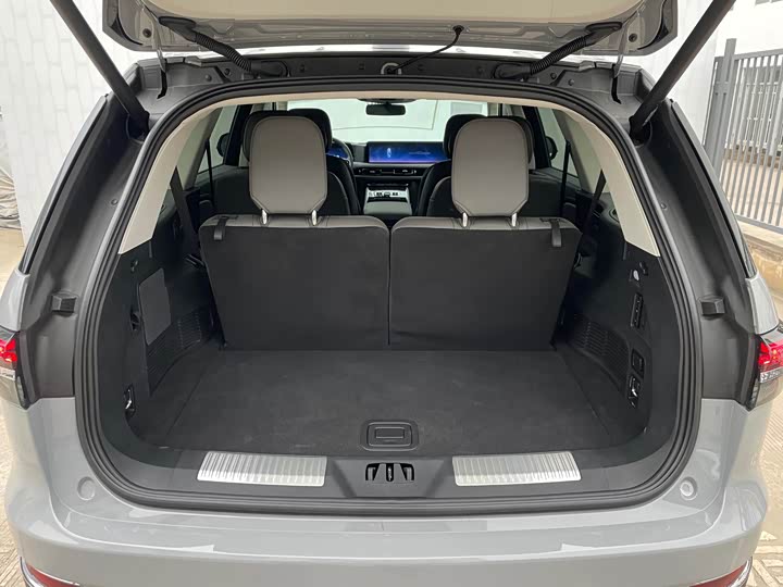 Фото 9 - Lincoln Aviator