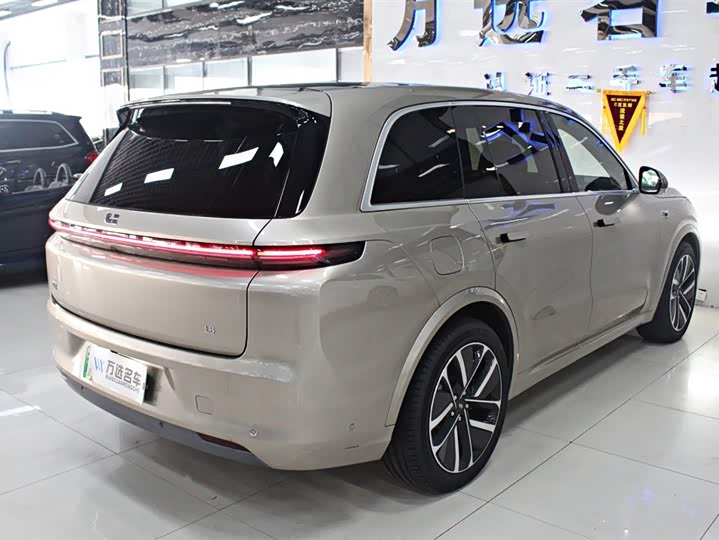 Фото 18 - LiXiang L8