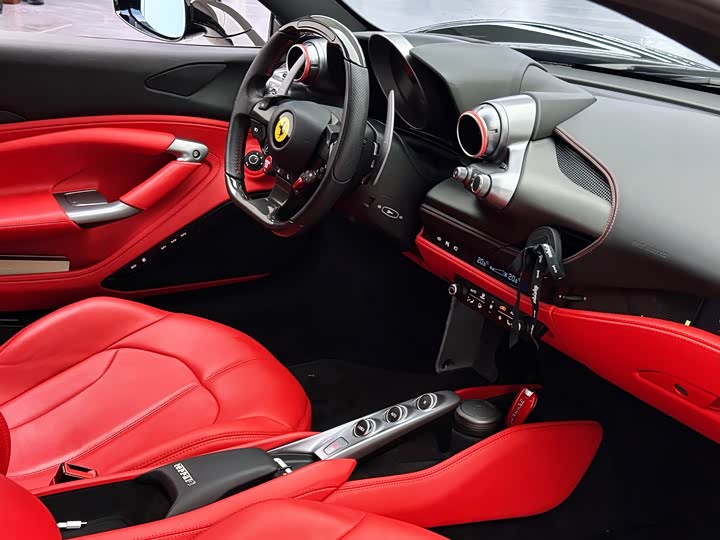 Фото 21 - Ferrari F8