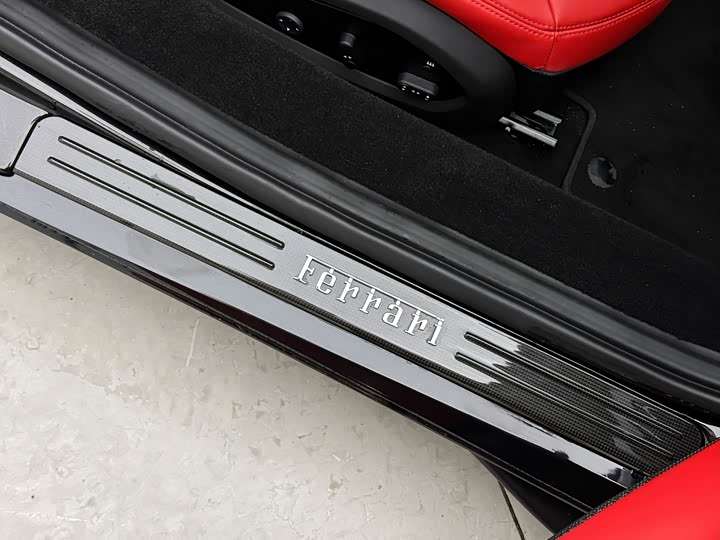 Фото 22 - Ferrari F8