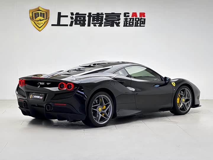 Фото 4 - Ferrari F8