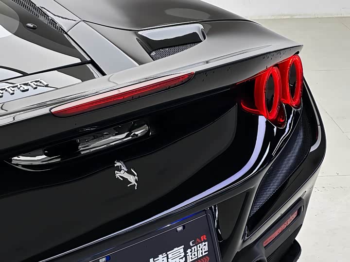 Фото 6 - Ferrari F8