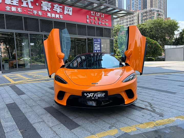 Фото 2 - McLaren GT