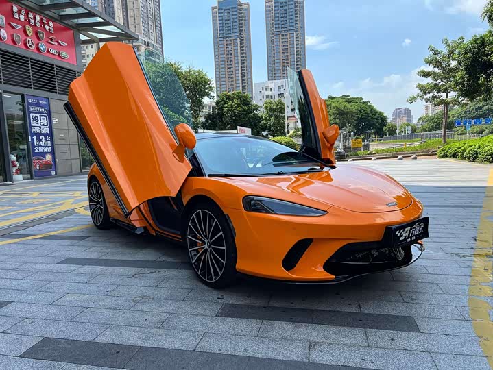 Фото 3 - McLaren GT