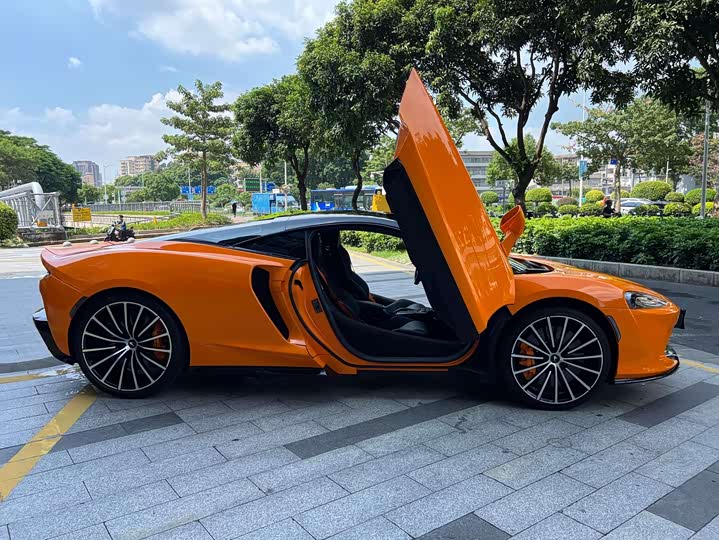 Фото 4 - McLaren GT