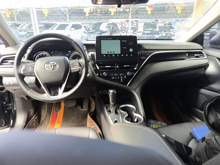 Фото 10 - Toyota Camry